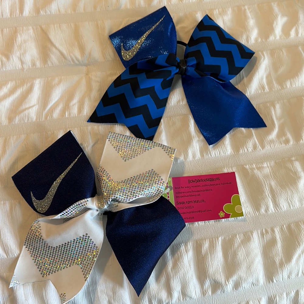 NWT Nike cheer bows